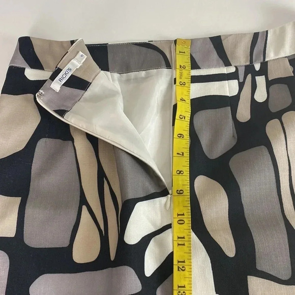 abstract print Eclectic black white grey maximalist skirt with pocket size 10 - Picture 9 of 9